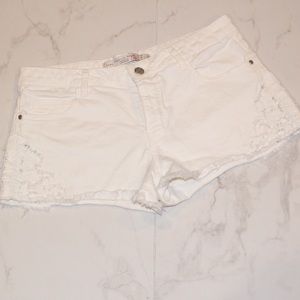 Zara ⋆ White Shorts with Floral Detailing ⋆ 6